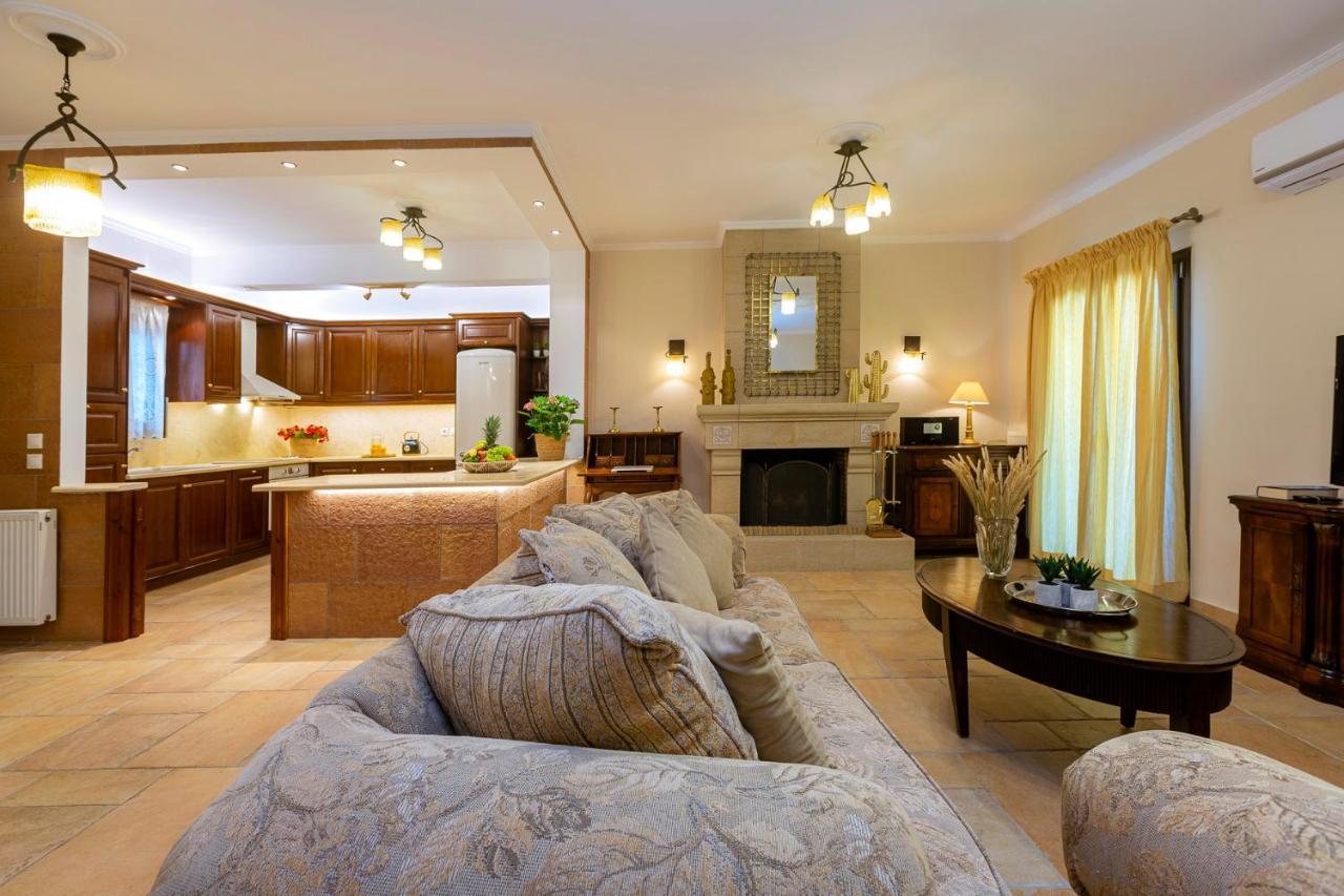 Solaris Methea- Luxury Central Villa By The Castle كاسيوبي المظهر الخارجي الصورة