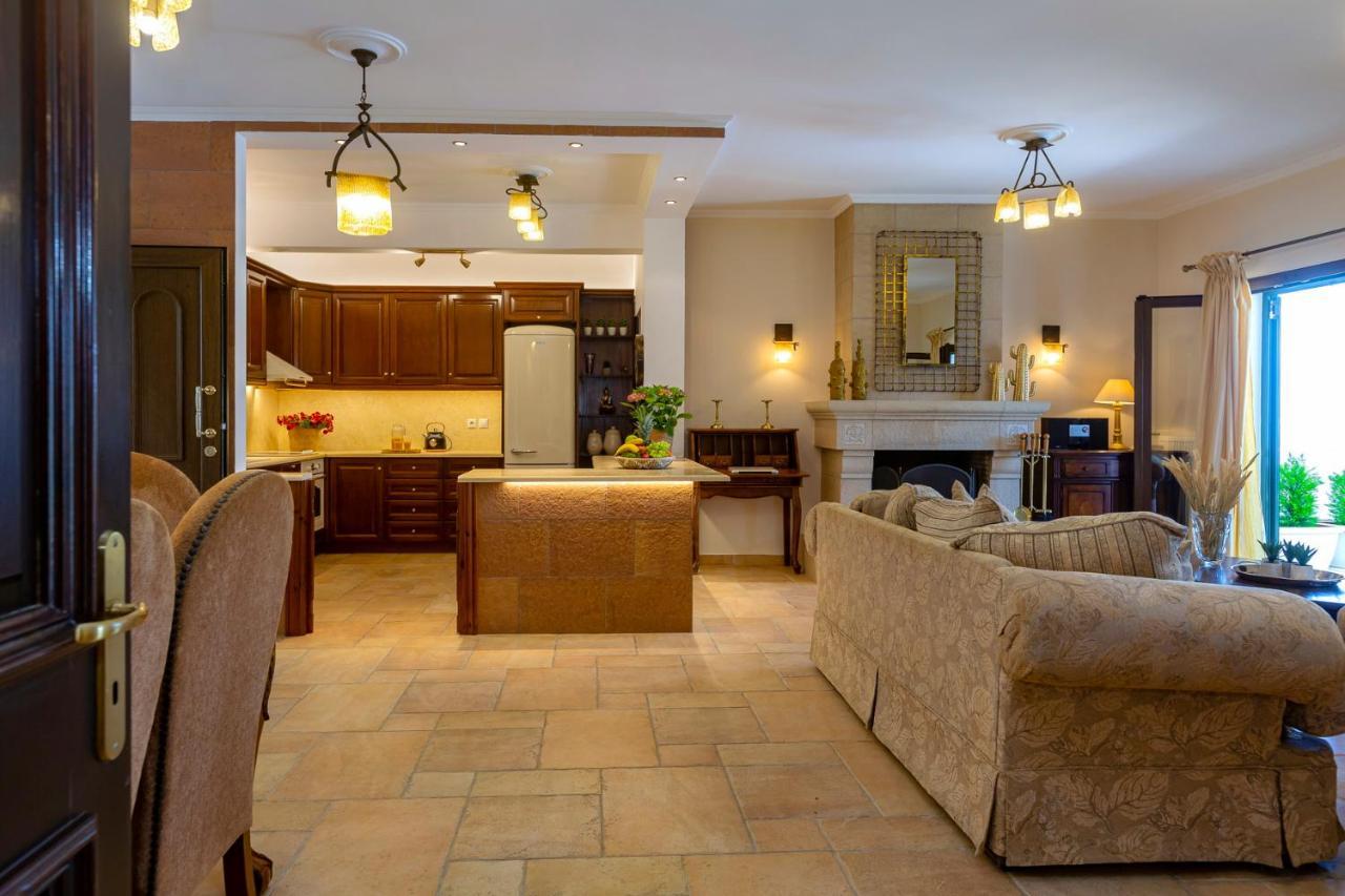 Solaris Methea- Luxury Central Villa By The Castle كاسيوبي المظهر الخارجي الصورة
