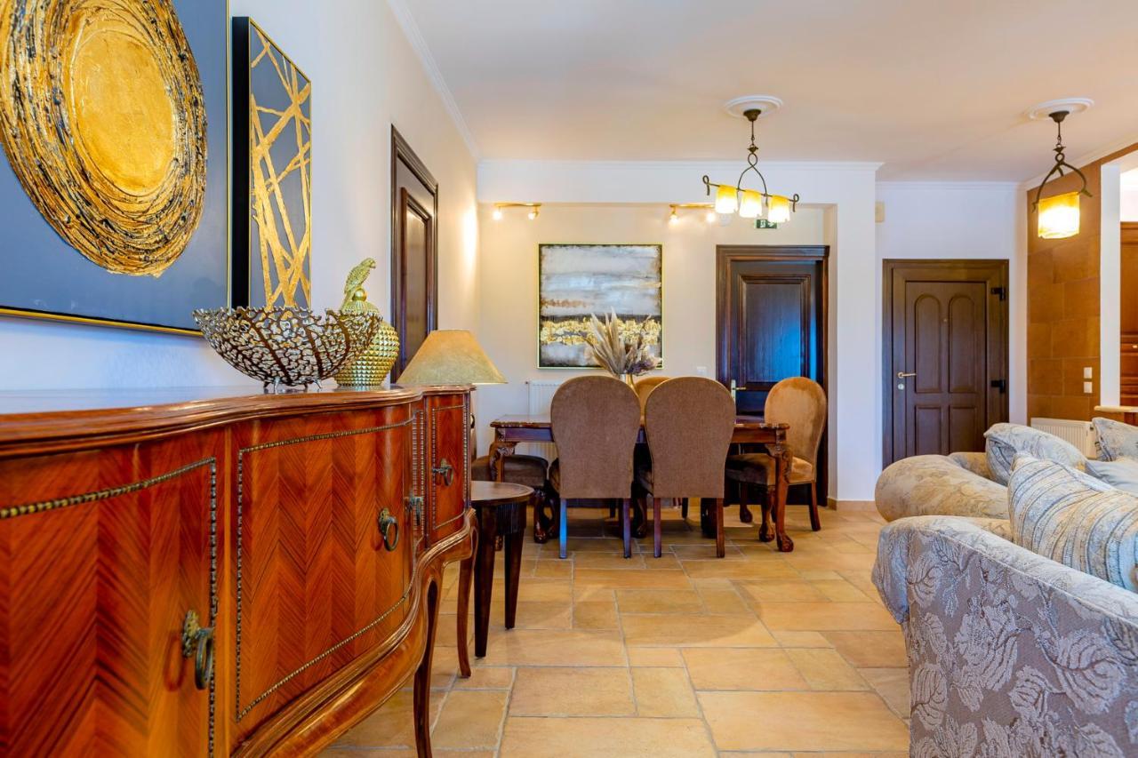 Solaris Methea- Luxury Central Villa By The Castle كاسيوبي المظهر الخارجي الصورة