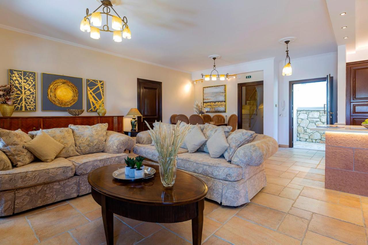 Solaris Methea- Luxury Central Villa By The Castle كاسيوبي المظهر الخارجي الصورة