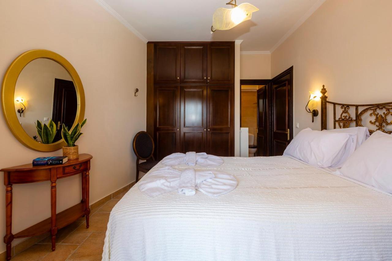 Solaris Methea- Luxury Central Villa By The Castle كاسيوبي المظهر الخارجي الصورة