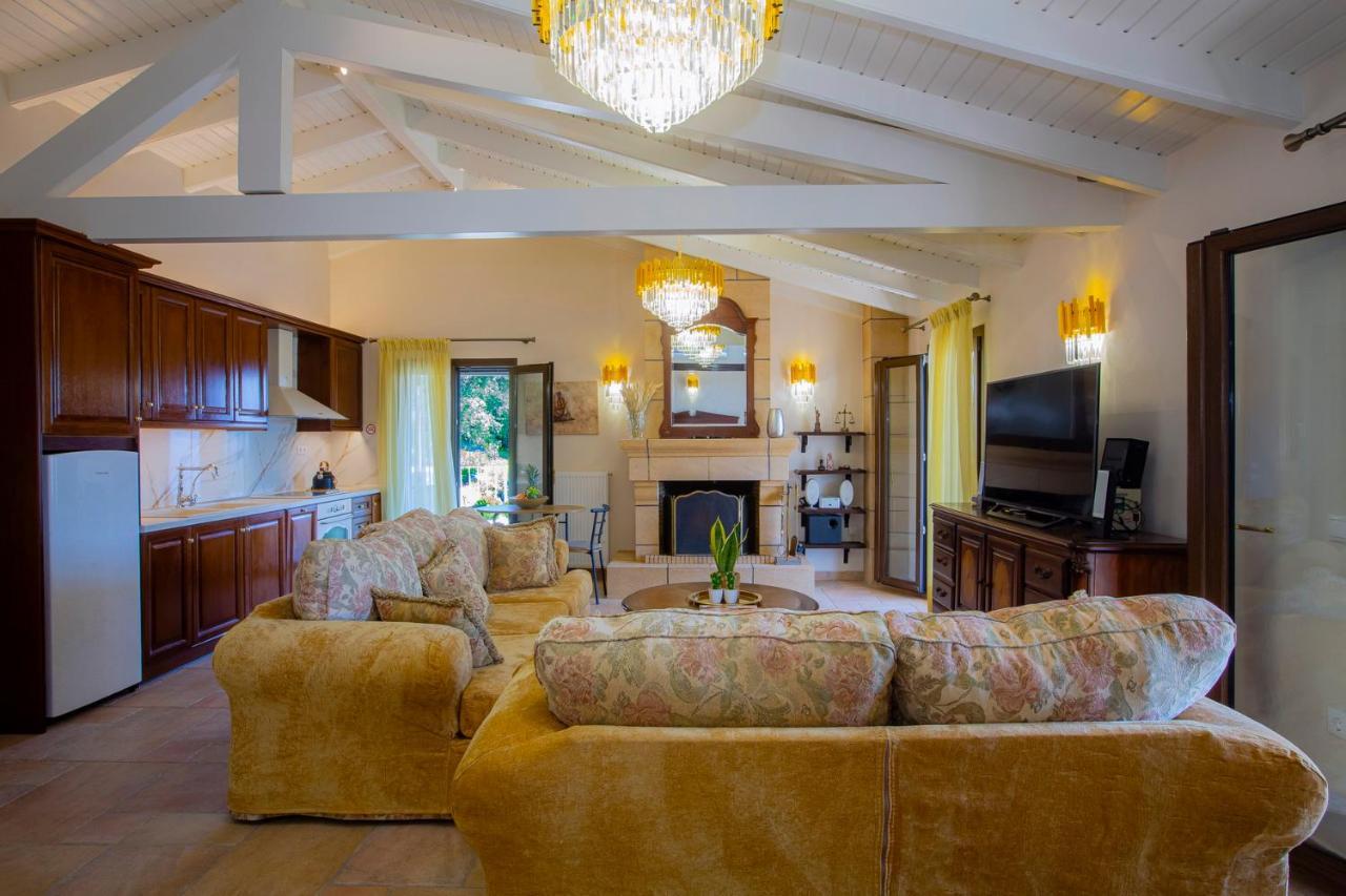 Solaris Methea- Luxury Central Villa By The Castle كاسيوبي المظهر الخارجي الصورة