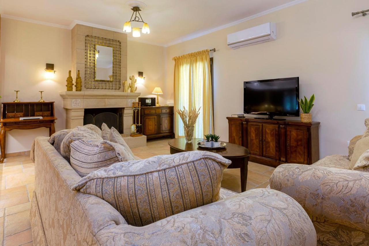 Solaris Methea- Luxury Central Villa By The Castle كاسيوبي المظهر الخارجي الصورة
